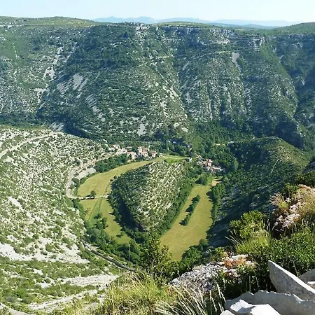 Des Garrigues Laroque (Herault)